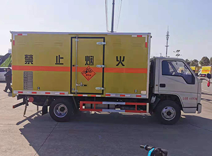 咸安爆破器材运输车技术升级与安全合规新趋势